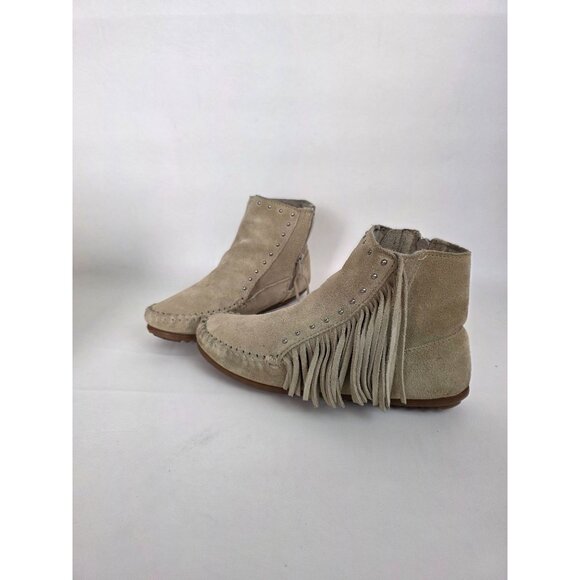 MinneTonka Suede Fringe Ankle Boots With Side Zippers Rivet Details & Rubber Sol - Picture 11 of 12